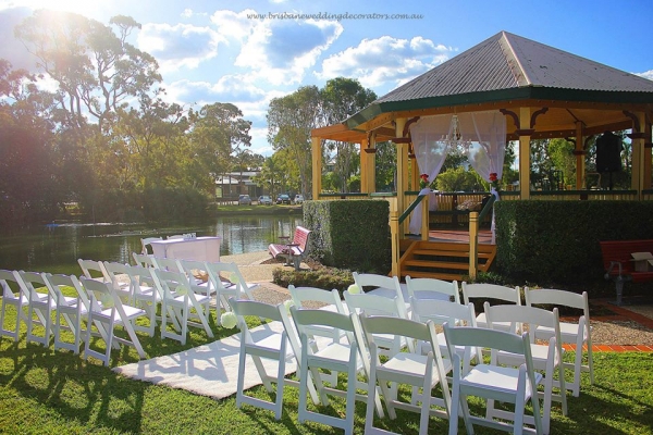 Einbunpin Lagoon wedding Sandgate