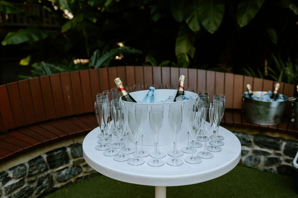 outdoor wedding drinks