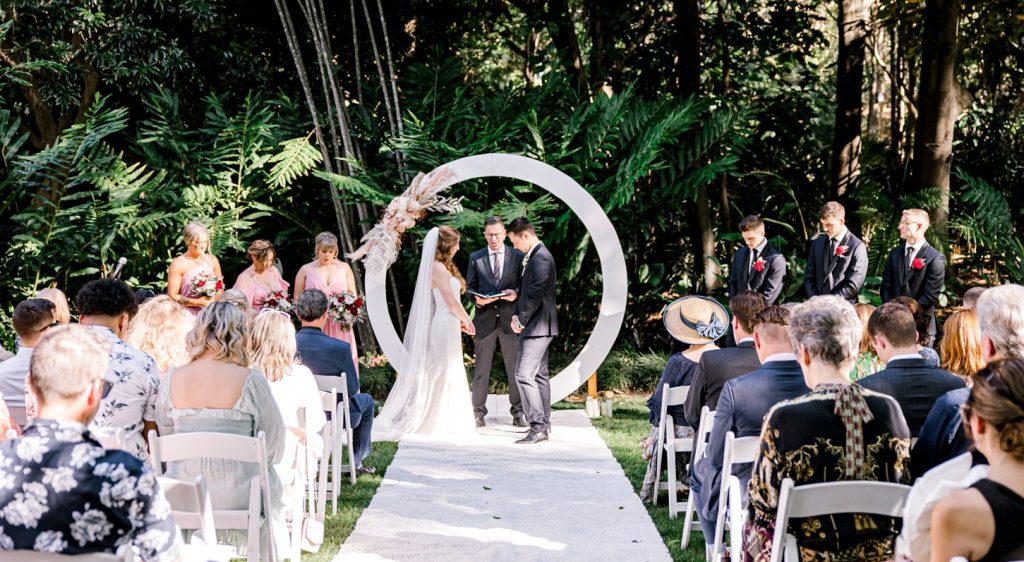 Circlar arch wedding ceremony setup