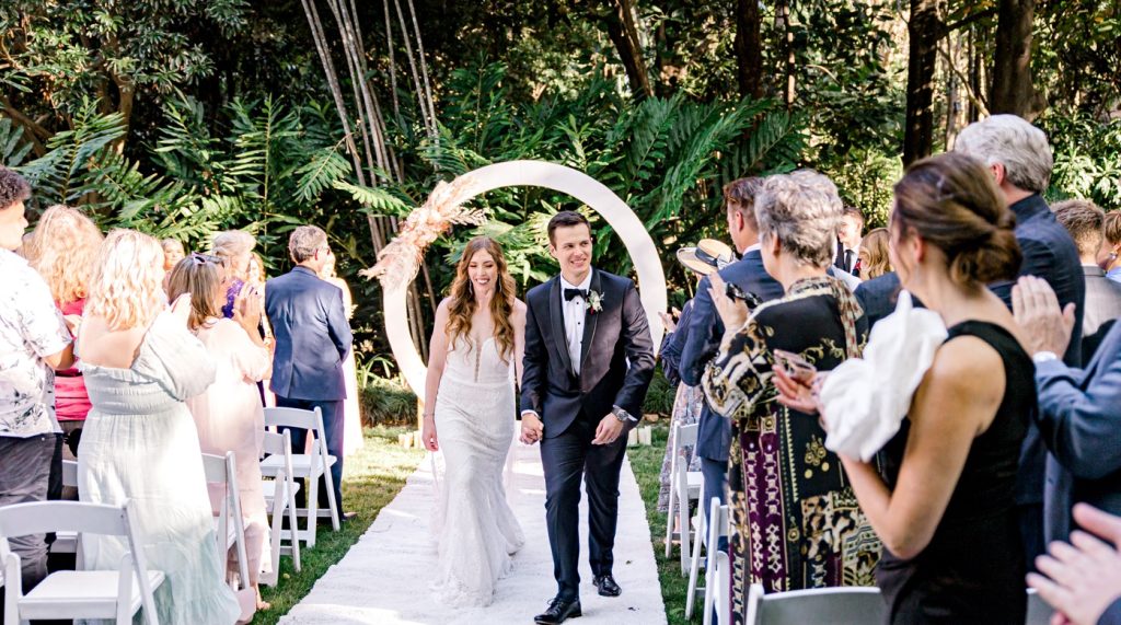 Circle arbour wedding ceremony setup