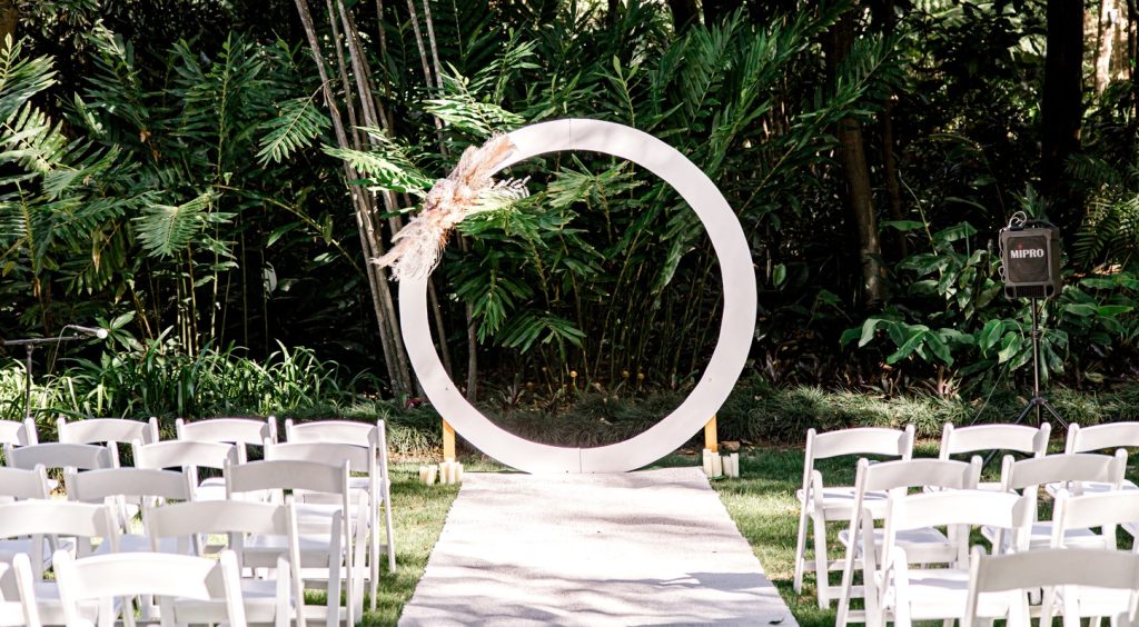 Circular arbour wedding ceremony setup