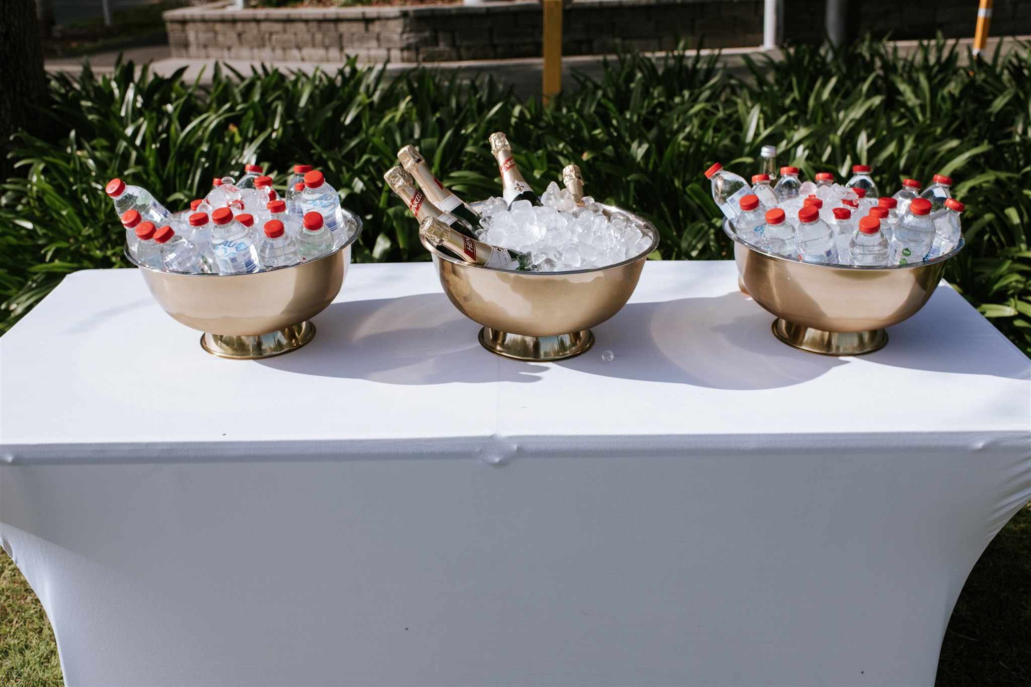 outdoor wedding drinks