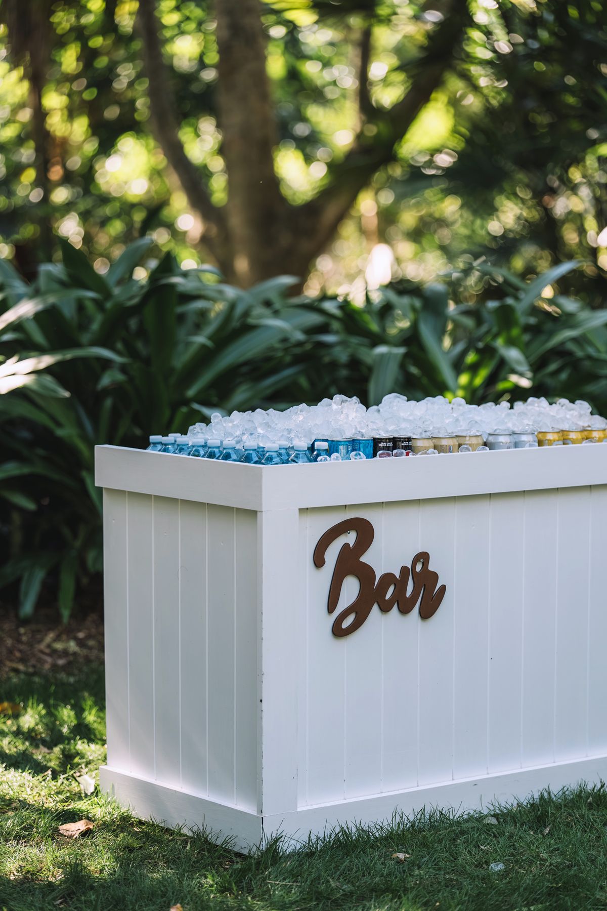 outdoor wedding bar