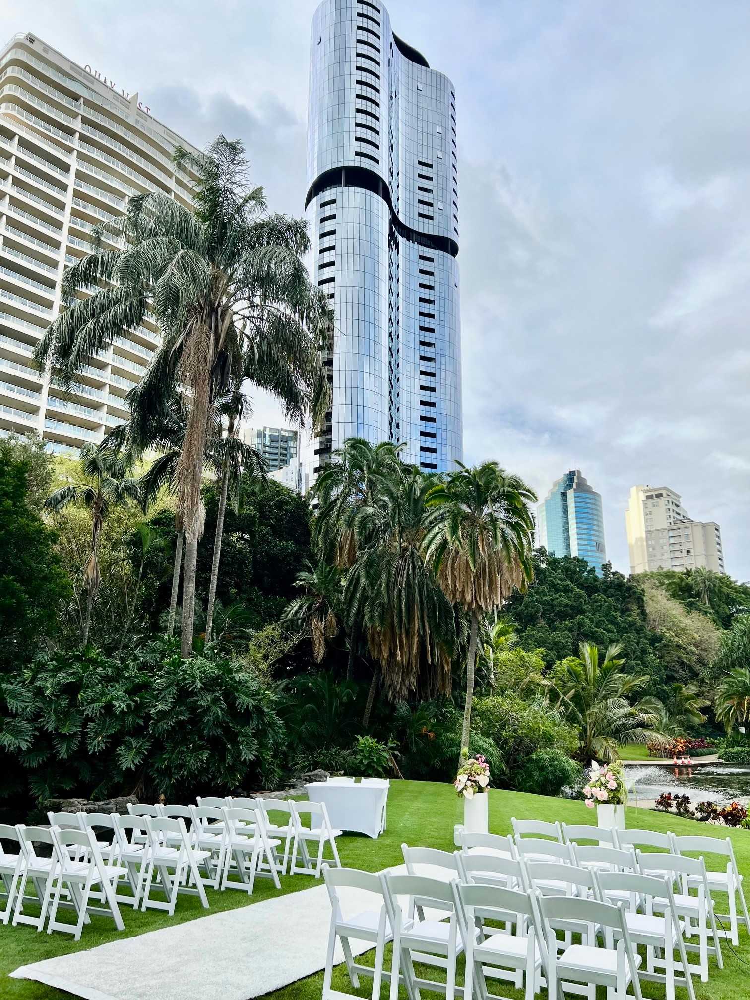 wedding lawn fountain backdrop